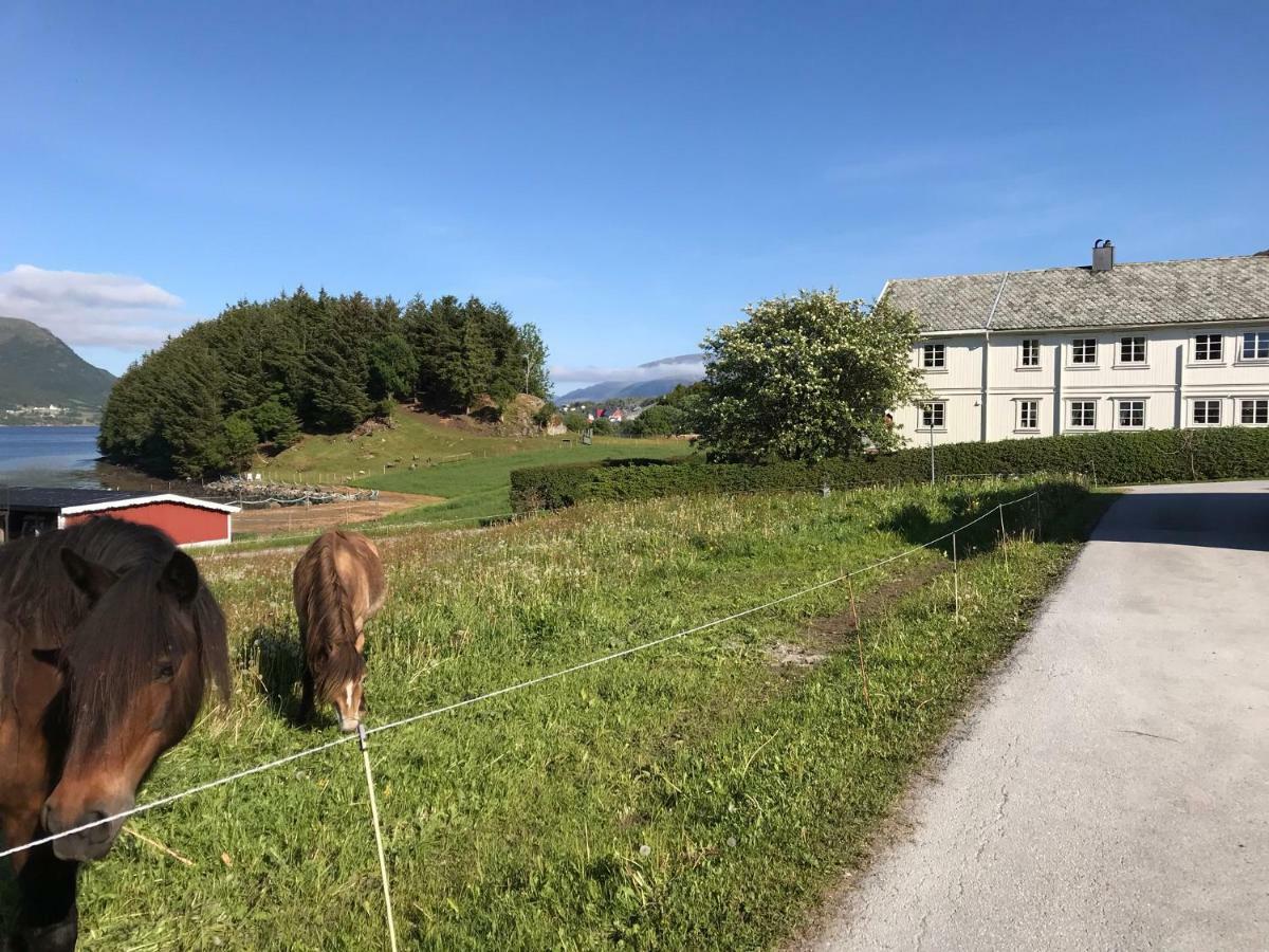 Ola Bua Near The Atlantic Road Apartment Lyngstad Luaran gambar